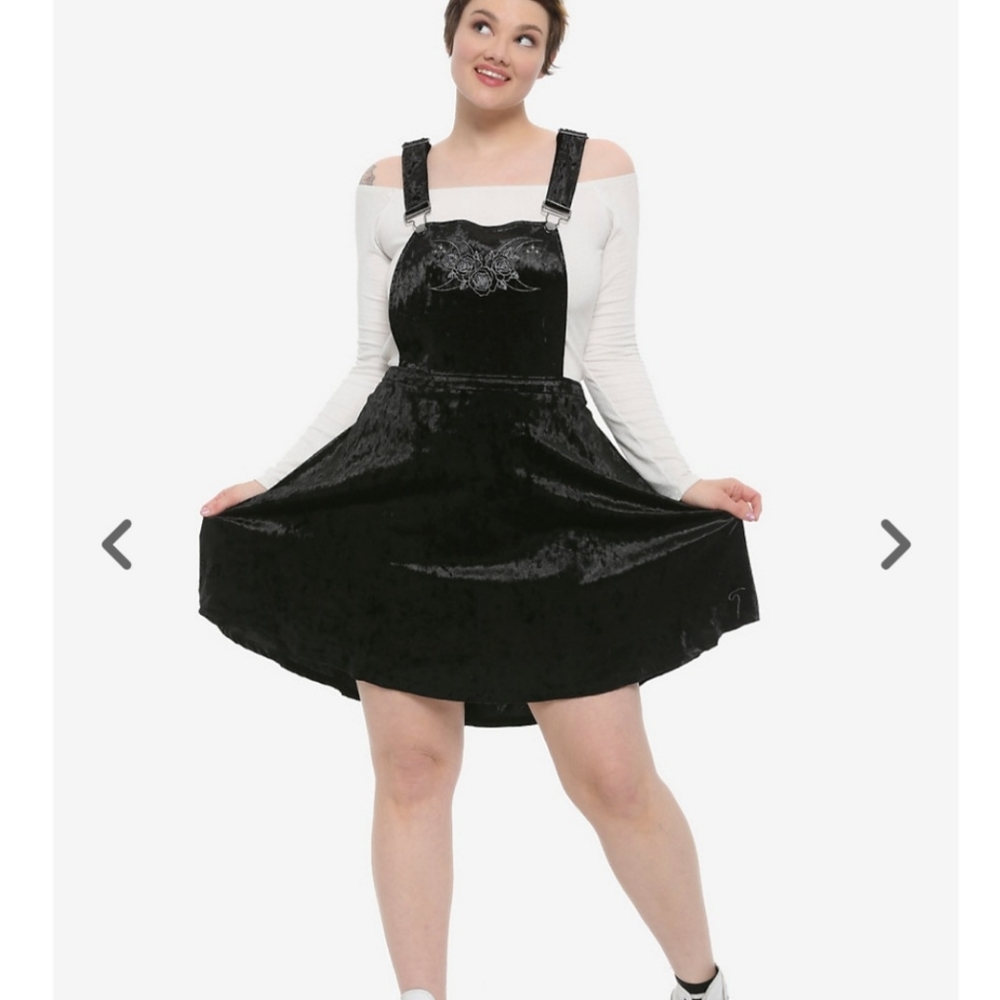 Hot Topic Crushed Velvet Skirtall